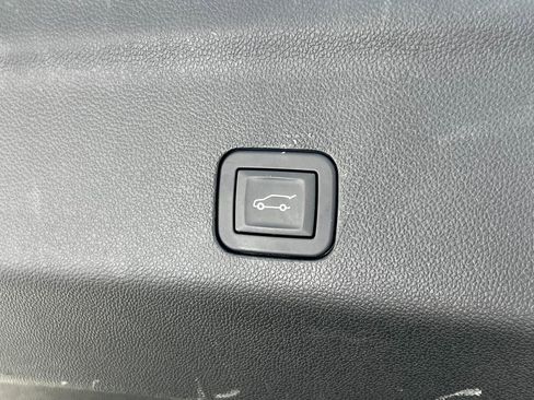 Used 2025 Chevrolet Tahoe LT image 18