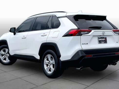 Used 2021 Toyota RAV4 XLE w/ Convenience Package FWD image 12