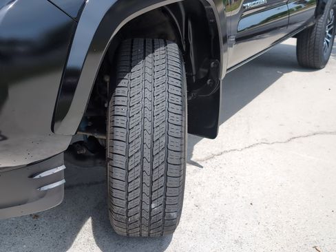 Used 2023 Toyota Tacoma TRD Sport w/ Advanced Technology Package image 9