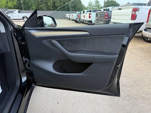 Used 2023 Tesla Model Y Long Range AWD/4WD image 11