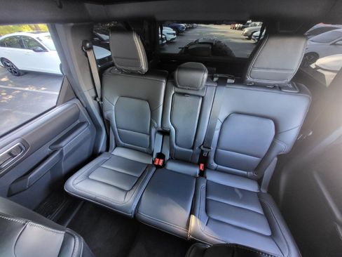 Used 2025 Ford Bronco Outer Banks AWD/4WD image 12