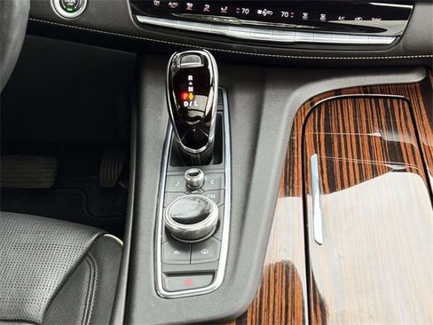 Used 2022 Cadillac Escalade ESV Premium Luxury image 16