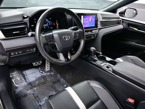 Used 2025 Toyota Camry SE w/ Convenience Package FWD image 13