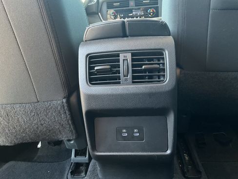 Used 2025 Nissan Rogue SV FWD image 12