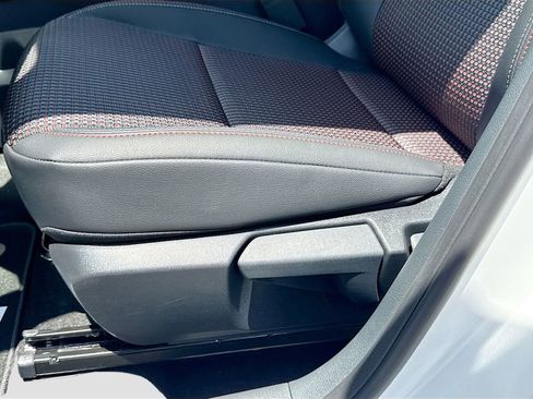 Used 2025 Nissan Kicks SR image 16