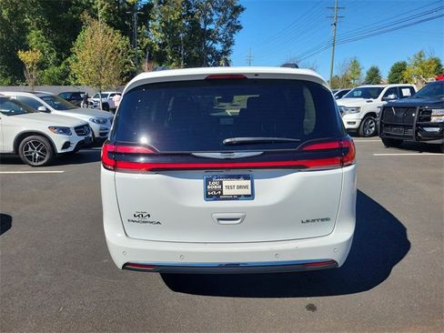 Used 2023 Chrysler Pacifica Limited image 6