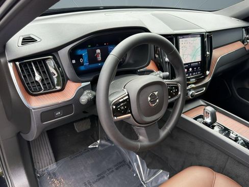 Certified 2024 Volvo XC60 B5 Plus w/ Protection Package Premier AWD/4WD image 4