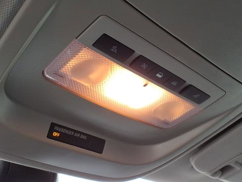 Used 2018 GMC Canyon SLT image 24