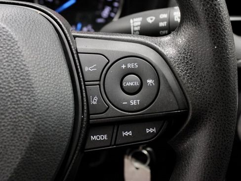 Used 2022 Toyota RAV4 LE image 30