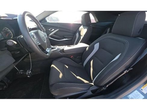Used 2023 Chevrolet Camaro LT w/ Technology Package image 5