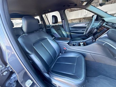 Used 2024 Jeep Grand Cherokee Limited w/ Black Appearance Package image 33