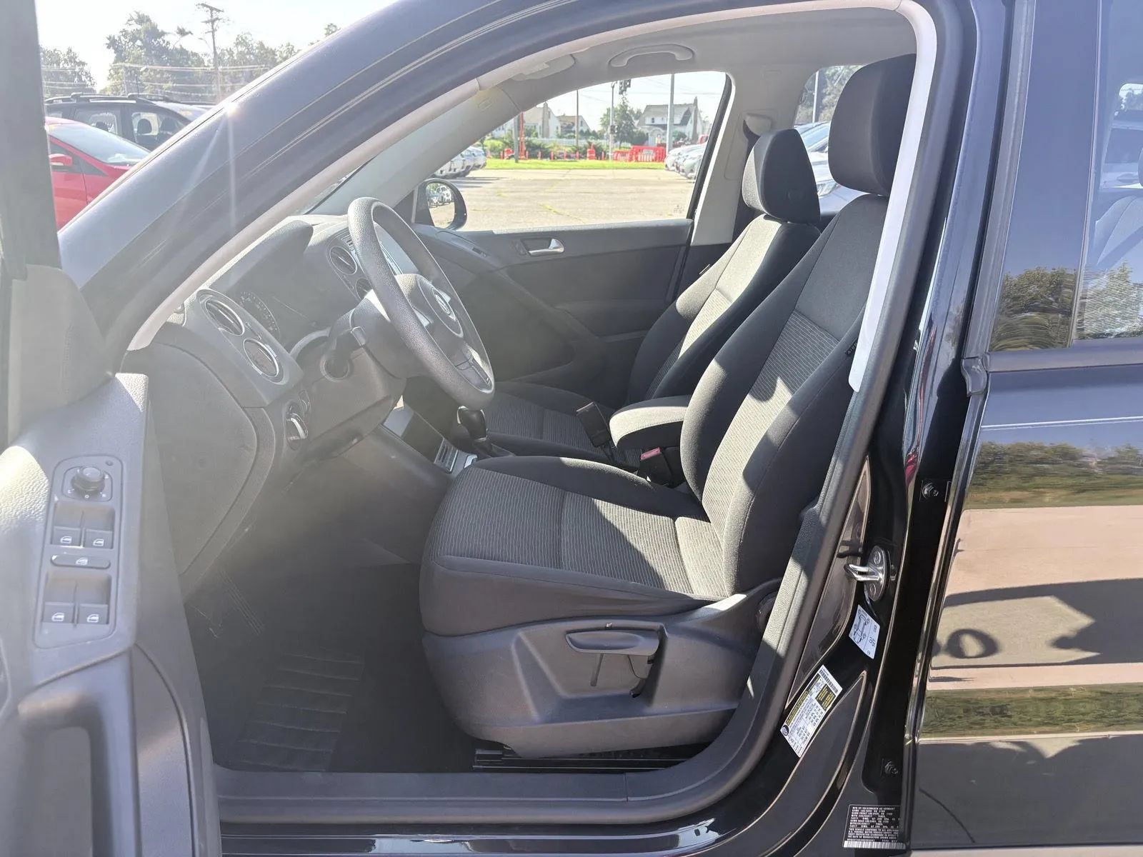 Used 2017 Volkswagen Tiguan S FWD image 11
