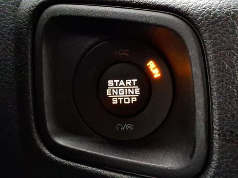 Certified 2025 Jeep Wrangler Willys image 27