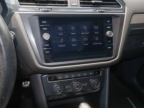 Used 2020 Volkswagen Tiguan SE R-Line w/ 3rd Row Seat Package AWD/4WD image 19