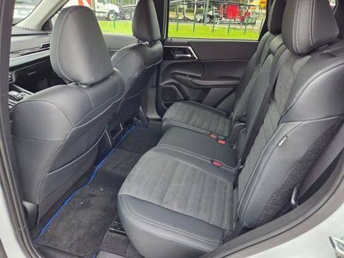 Used 2025 Mitsubishi Outlander SE AWD/4WD image 10