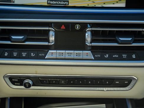 Used 2022 BMW X7 xDrive40i w/ Premium Package image 22