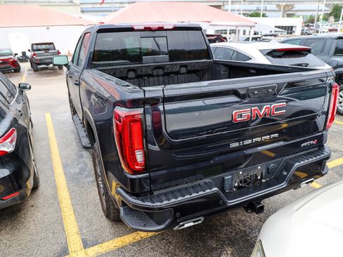 Used 2024 GMC Sierra 1500 AT4 w/ Technology Package AWD/4WD image 10