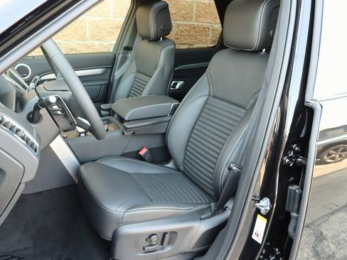 Certified 2024 Land Rover Discovery Dynamic SE image 12