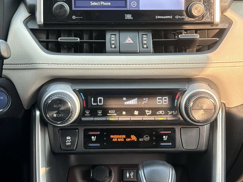 Used 2019 Toyota RAV4 Limited AWD/4WD image 17