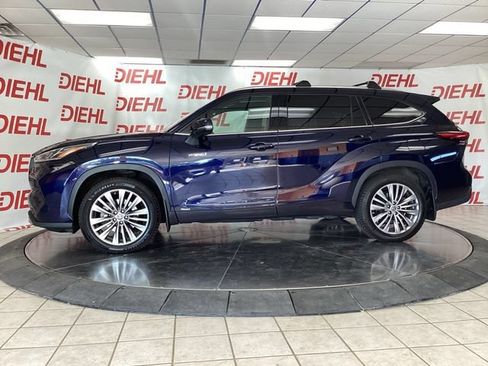Used 2021 Toyota Highlander Platinum AWD/4WD image 4