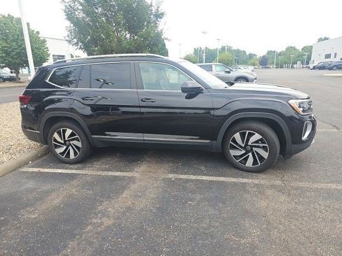 Used 2024 Volkswagen Atlas SEL AWD/4WD image 2