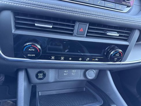 Used 2025 Nissan Rogue SV image 23