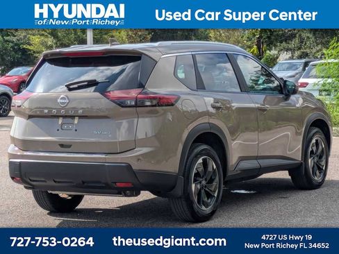 Used 2024 Nissan Rogue SV w/ SV Premium Package AWD/4WD image 5