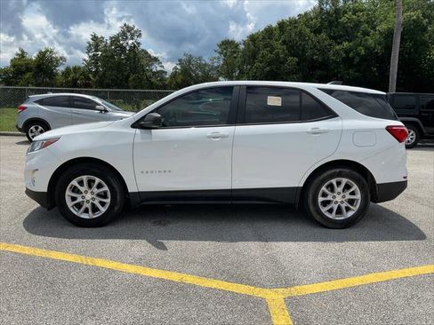 Used 2020 Chevrolet Equinox LS w/ LS Convenience Package FWD image 2