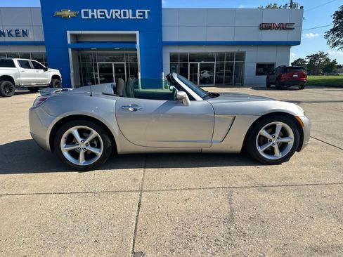 Used 2009 Saturn Sky RWD image 2