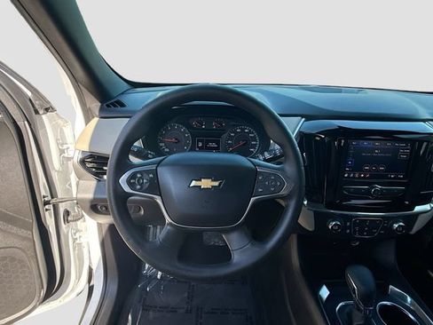 Used 2022 Chevrolet Traverse LS FWD image 11