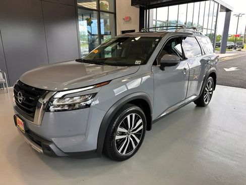 Certified 2025 Nissan Pathfinder Platinum AWD/4WD image 1
