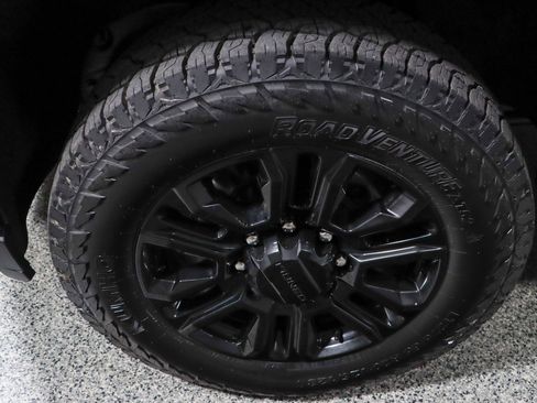 Used 2023 GMC Sierra 2500 Denali w/ Denali Black Diamond Edition image 11