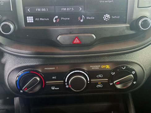 Used 2025 Kia Soul LX w/ LX Technology Package FWD image 24