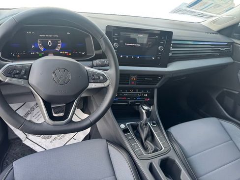 New 2026 Volkswagen Jetta SE FWD image 10