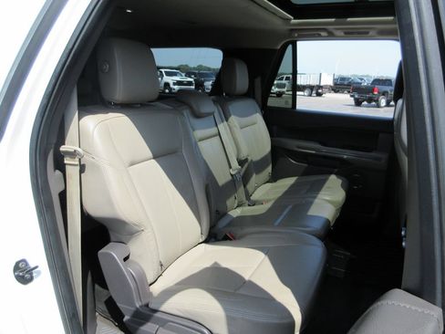 Used 2020 Ford Expedition Max XLT w/ Equipment Group 202A AWD/4WD image 24