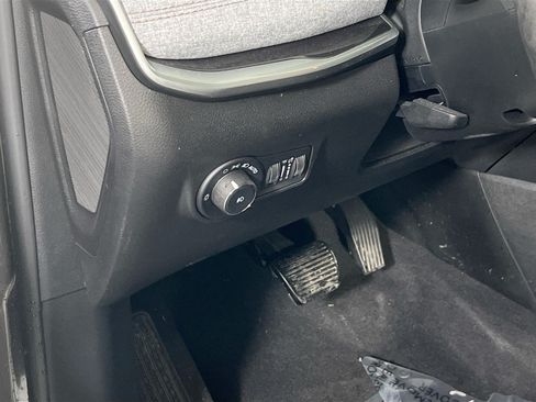 Used 2022 Jeep Compass Latitude w/ Sun and Sound Group AWD/4WD image 10