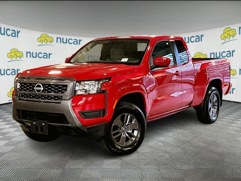 Used 2025 Nissan Frontier SV image 3