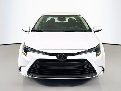 Used 2024 Toyota Corolla LE image 2