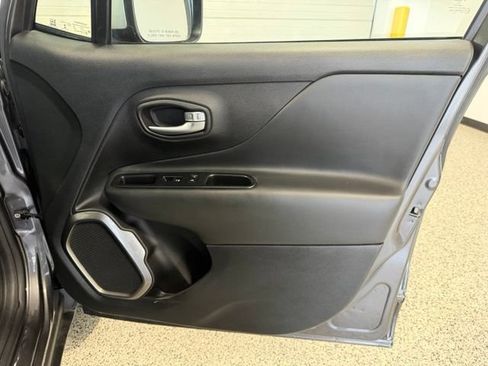 Used 2018 Jeep Renegade Limited AWD/4WD image 21