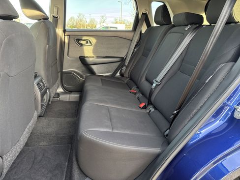 Used 2023 Nissan Rogue S image 28