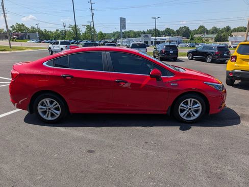 Used 2017 Chevrolet Cruze LT w/ Convenience Package FWD image 7