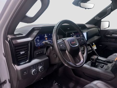 Used 2024 GMC Sierra 1500 AT4 w/ Technology Package AWD/4WD image 9