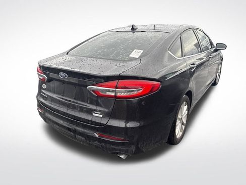 Used 2019 Ford Fusion SE image 2