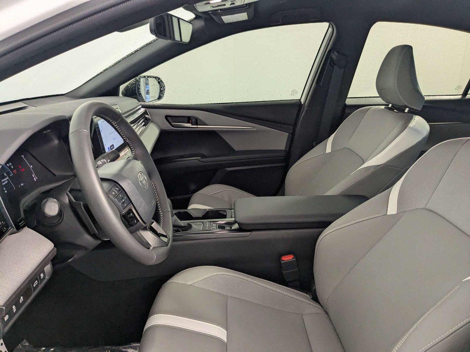 Used 2026 Toyota Camry SE w/ Convenience Package FWD image 10