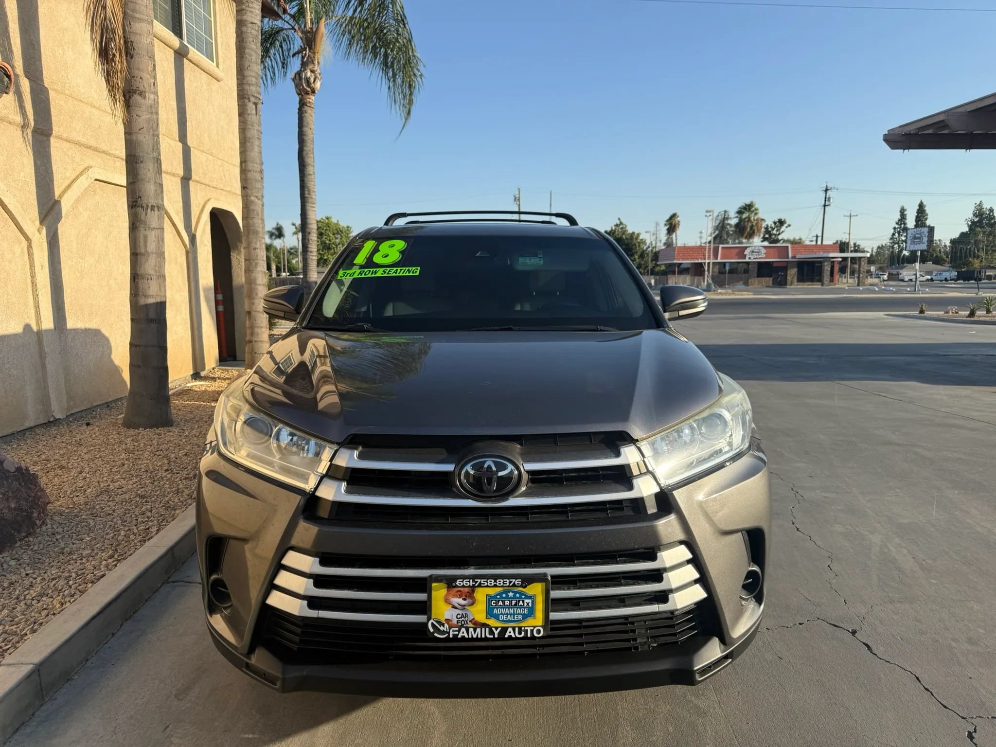 Used 2018 Toyota Highlander LE w/ Carpet Mat Package (TMS) AWD/4WD image 2
