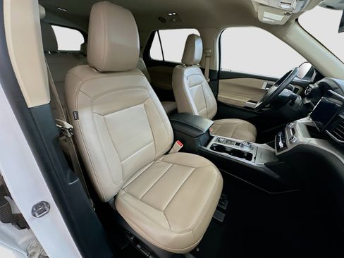 Used 2024 Ford Explorer XLT w/ Equipment Group 202A image 33