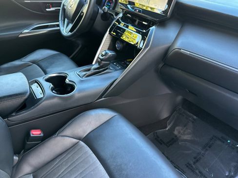 Certified 2021 Toyota Venza XLE AWD/4WD image 16