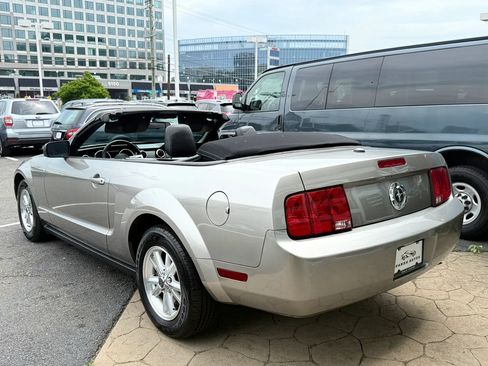 Used 2008 Ford Mustang Convertible RWD image 9
