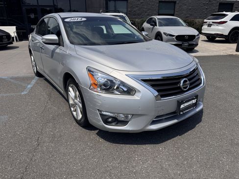 Used 2014 Nissan Altima 2.5 SL w/ Technology Package FWD image 16