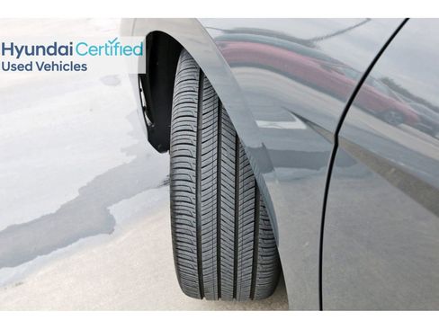 Certified 2025 Hyundai Elantra SEL image 32